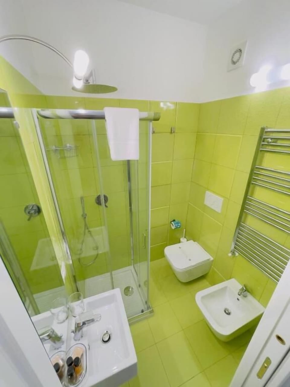Standard Double Room, Garden View | Bathroom | Free toiletries, hair dryer, bidet, towels