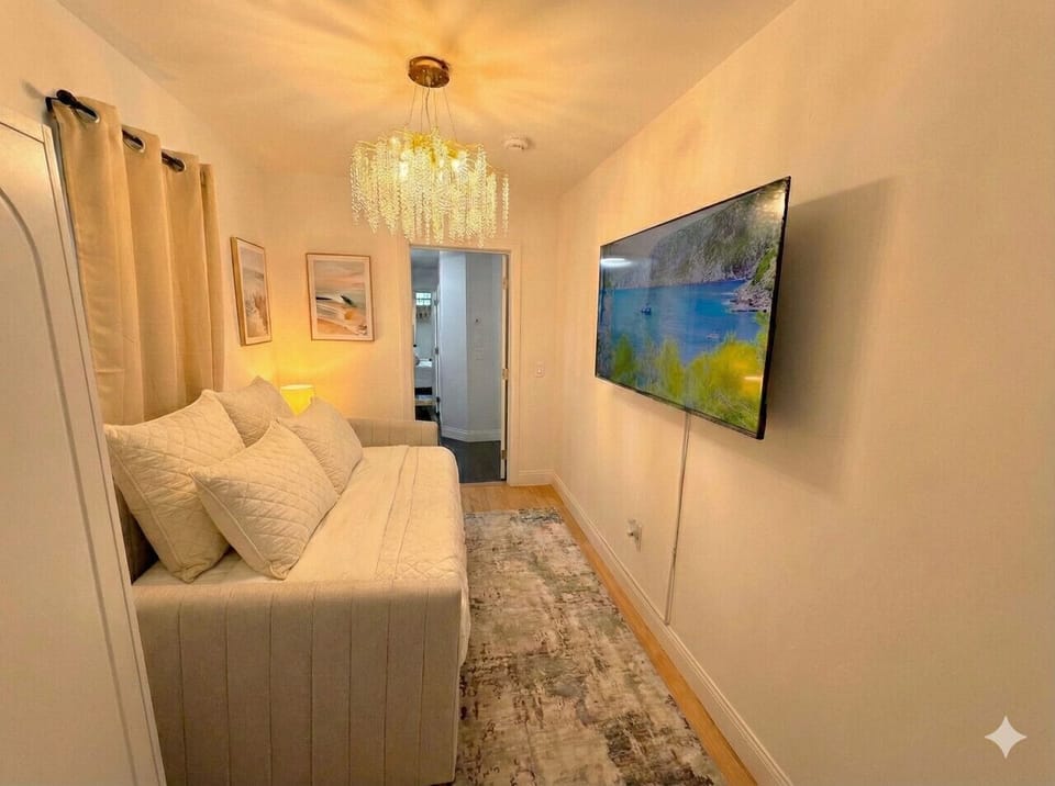 Guest Bedroom with Twin Bed and TV. Can also be used as living room