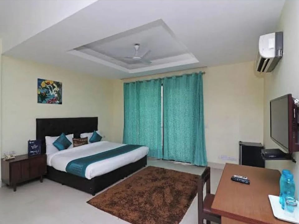 Suite, Balcony, City View | Courtyard view