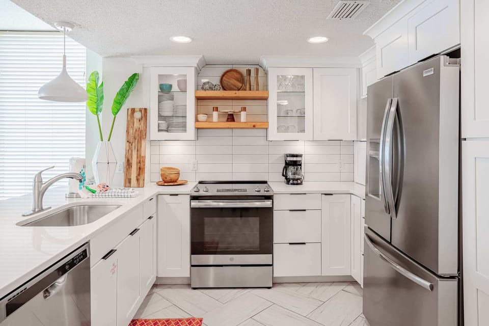 Condo, Multiple Beds, Balcony, Ocean View (Majestic Sunset) | Private kitchen