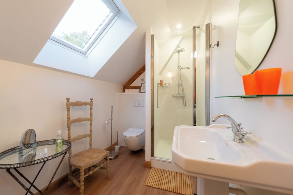 Deluxe House, Patio, Garden View | Bathroom