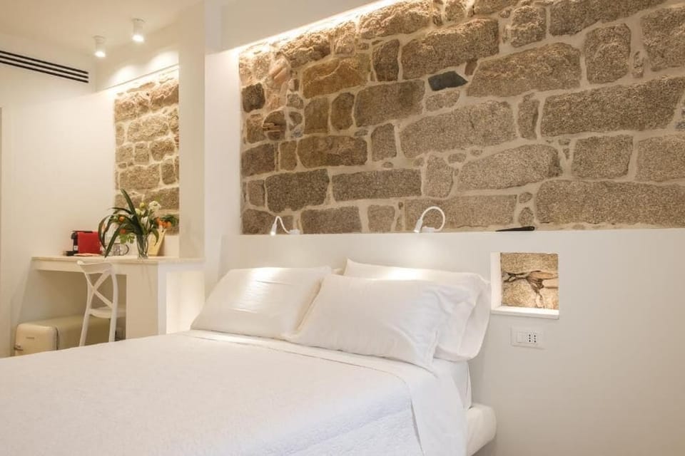 Down comforters, pillowtop beds, free minibar items, laptop workspace