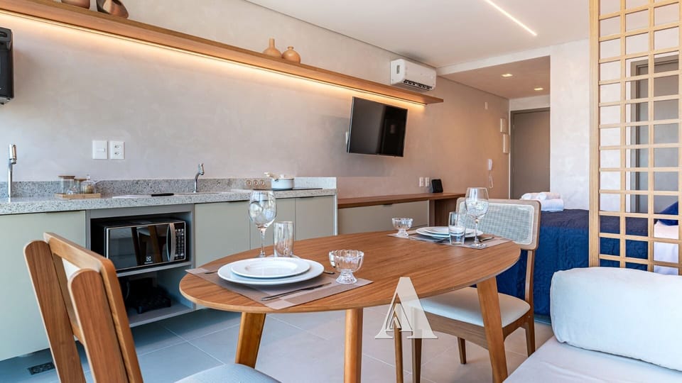 Deluxe Studio | Dining
