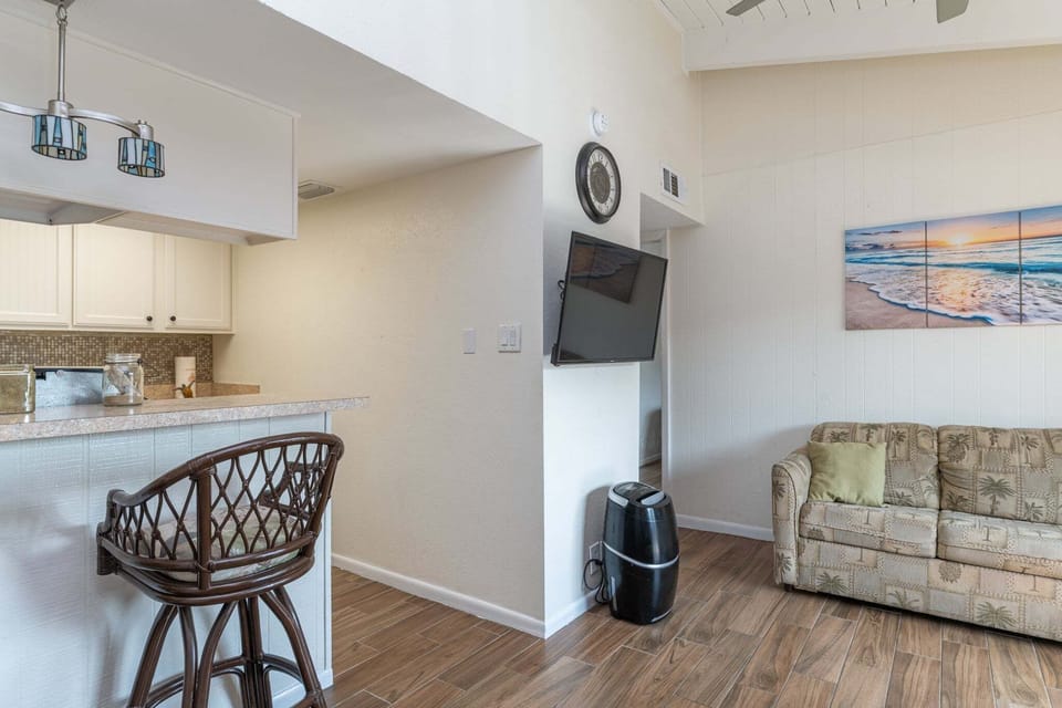 Indoors, Furniture, Living Room, Floor, Flooring