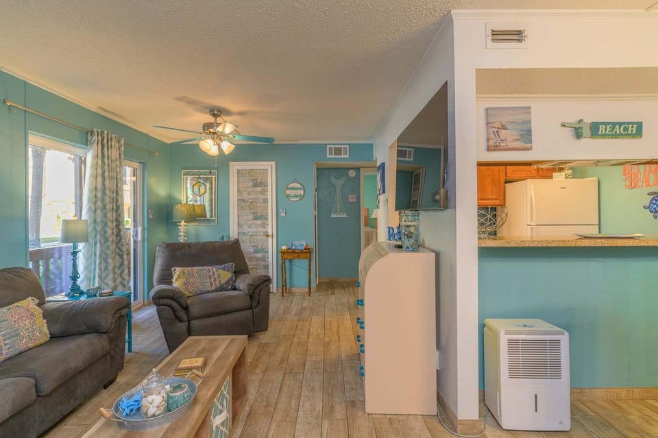 Furniture, Indoors, Living Room, Couch, Floor