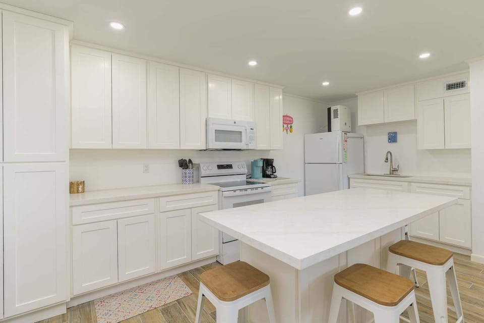 Indoors, Kitchen, Kitchen Island, Appliance, Microwave
