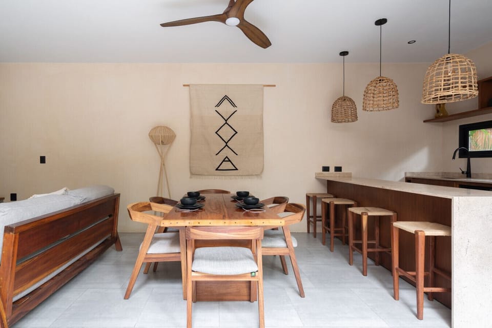 Elegant open-plan kitchen and dining made for relaxed gatherings.