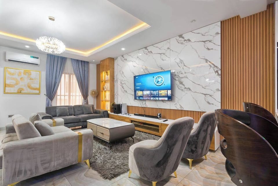 Economy Apartment, Balcony, City View | Living area