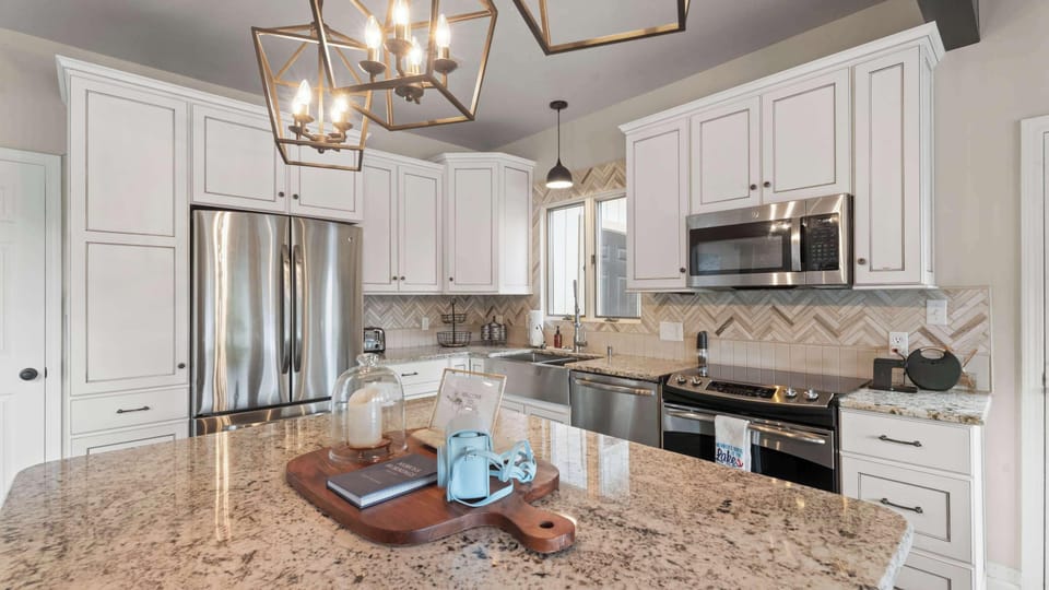 House, Multiple Beds, Patio (Mimosa Mornings) | Private kitchen