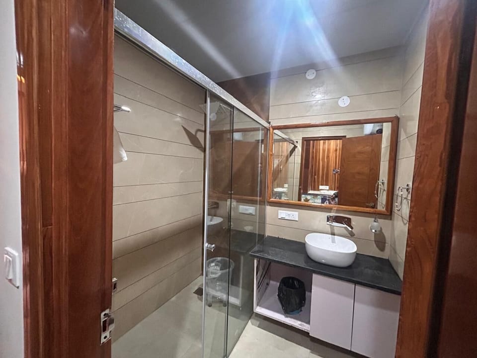 Shower, free toiletries, towels, soap