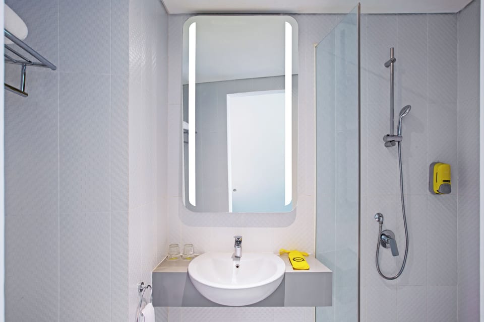 Room (Yello Urban) | Bathroom | Shower, free toiletries, hair dryer, slippers