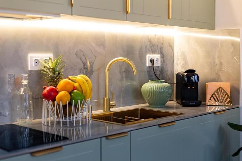 Exclusive Apartment | Private kitchen | Fridge, microwave, stovetop, cookware/dishes/utensils