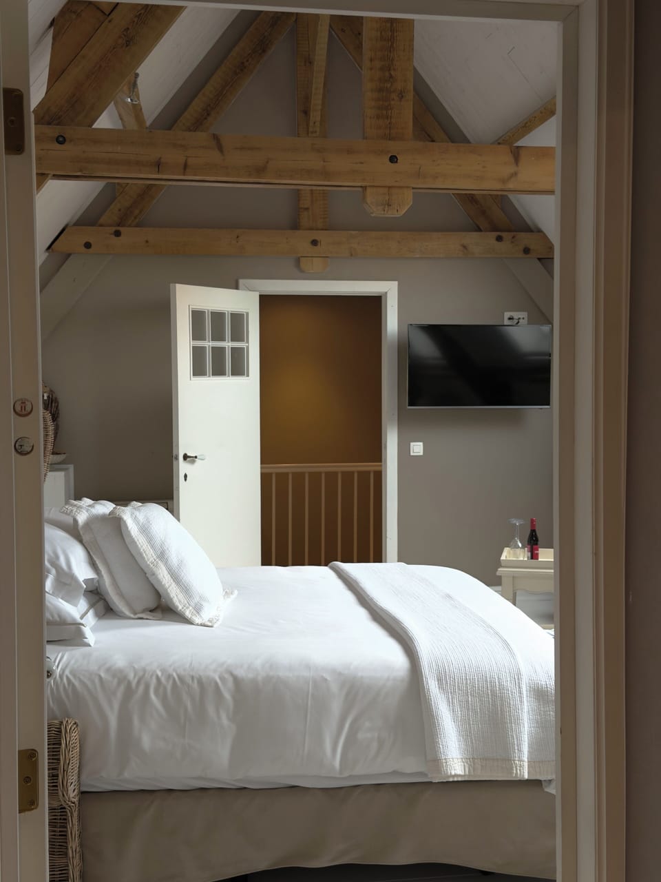 Deluxe Suite, Air conditioning, City View | In-room safe, blackout drapes, iron/ironing board, free WiFi