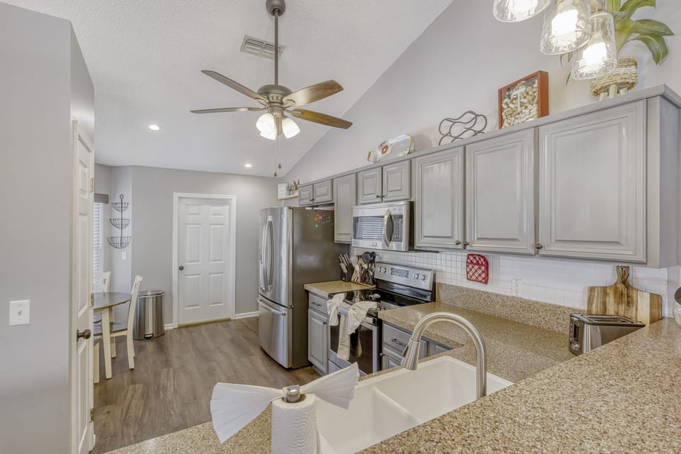 Spacious fully equipped modern kitchen