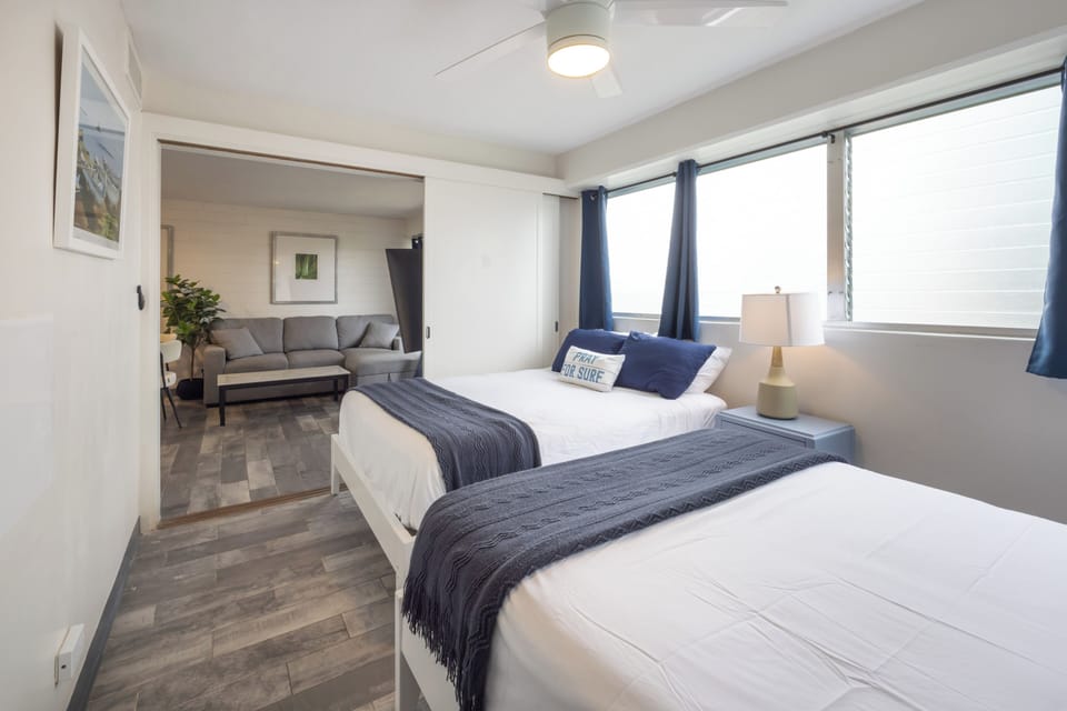 2 double beds, doors slide close for privacy. 