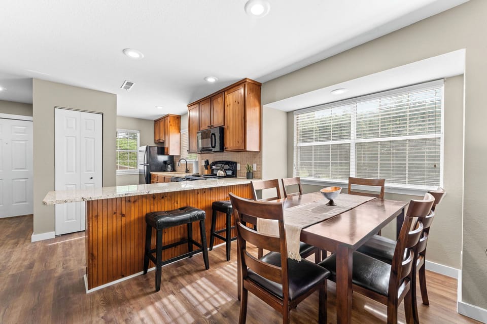 From sunrise sips to cozy family meals, this kitchen makes every moment feel like home.