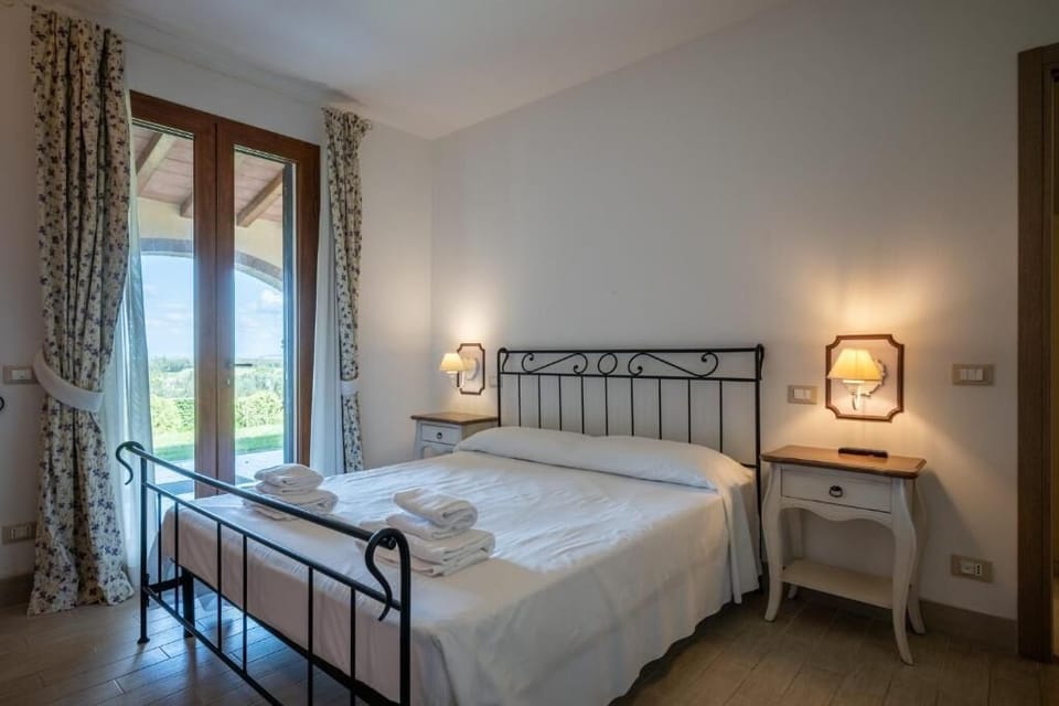 Suite | In-room safe, iron/ironing board, WiFi (free)