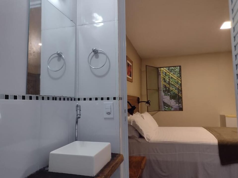 Standard Suite | Bathroom | Free toiletries, towels, soap, shampoo