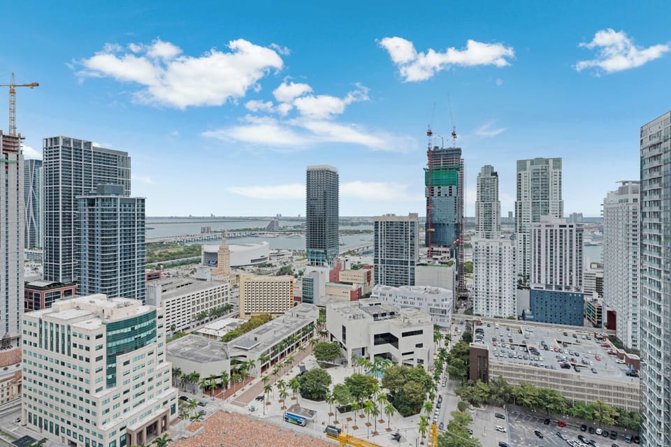 Stunning panoramic views of Miami, the perfect backdrop for your stay
