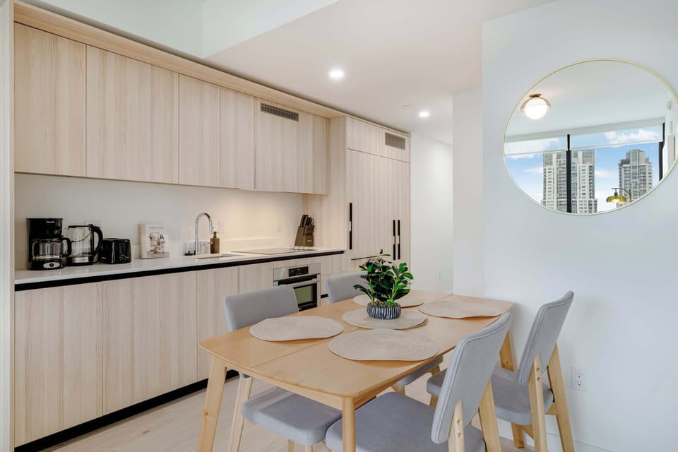 Designed for gathering. Our open-concept layout ensures you’re always part of the conversation, whether you’re whipping up a snack in the kitchen or relaxing at the dining table.