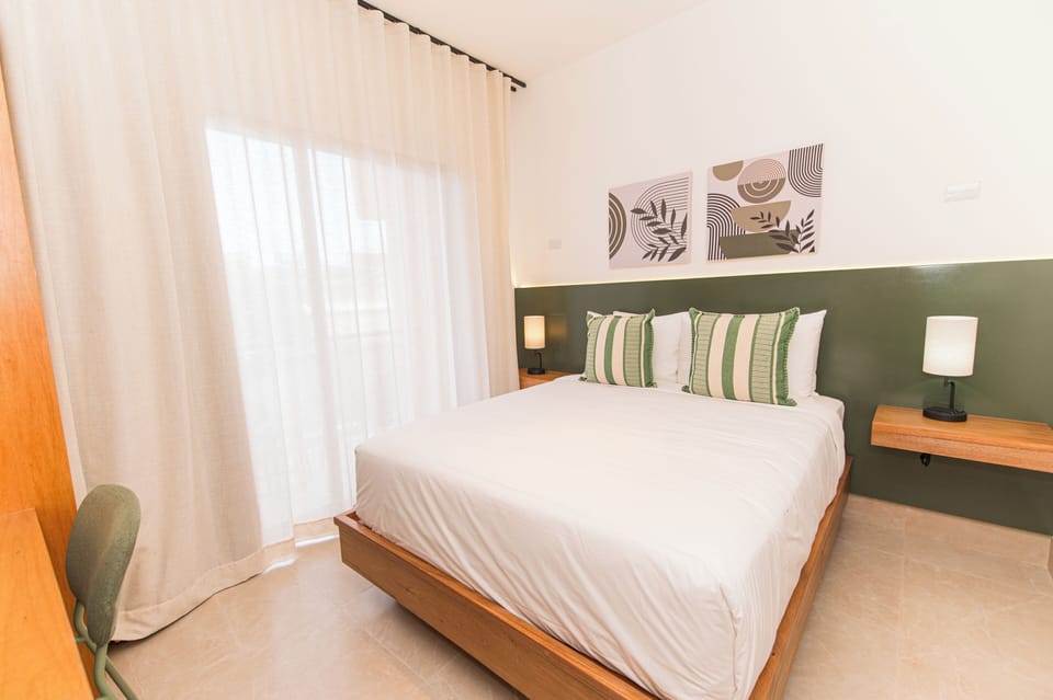 City Room, 1 Queen Bed, Balcony, Courtyard View | In-room safe, individually decorated, desk, blackout drapes