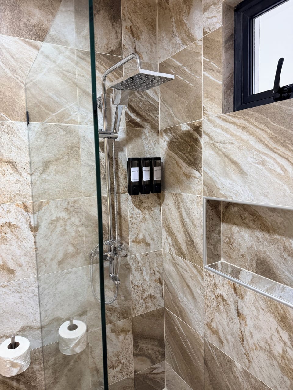 City Room, 1 Queen Bed, Balcony, Courtyard View | Bathroom | Shower, towels, soap, shampoo