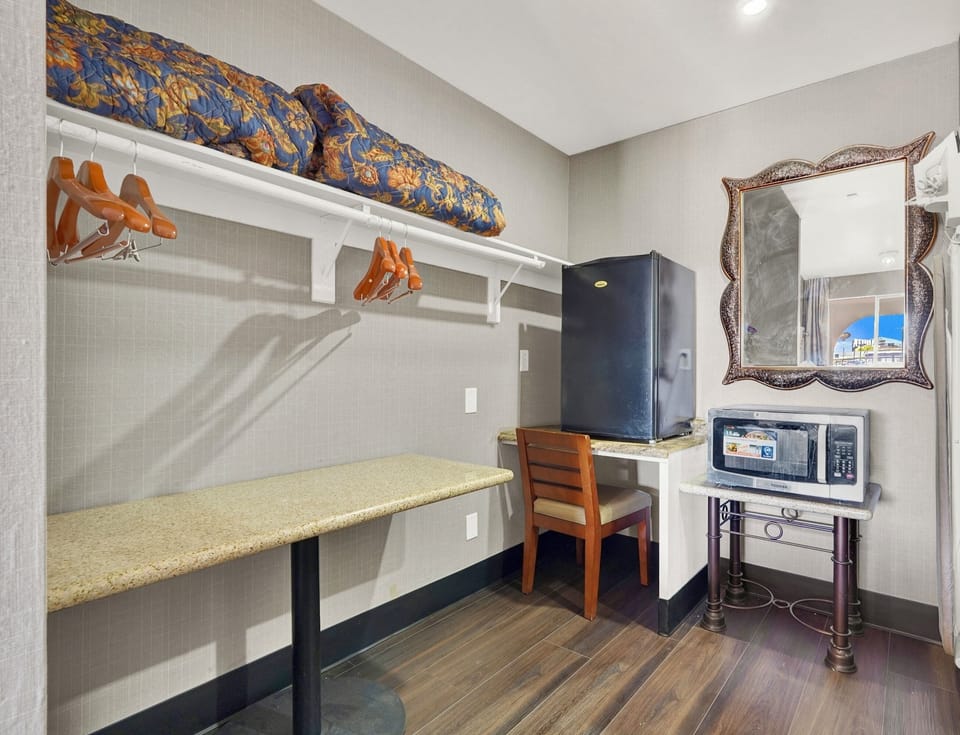 Standard Room, 2 Queen Beds, Non Smoking | Living area | 42-inch LED TV with cable channels, TV