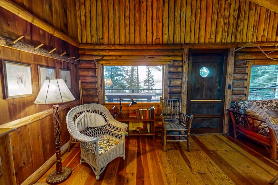 Entry door and lounge