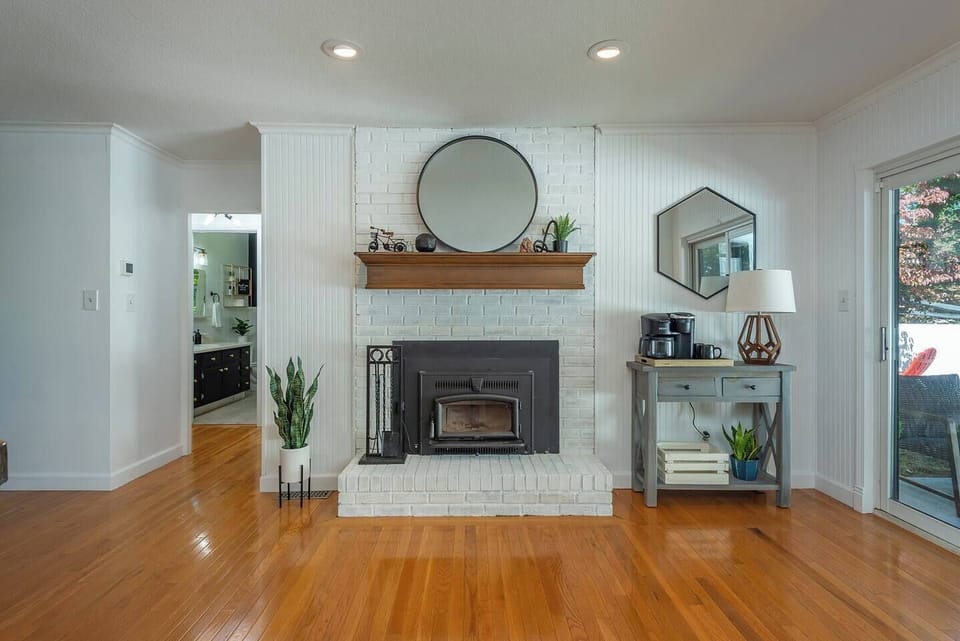 Beautiful working fireplace - coffee bar to right. 