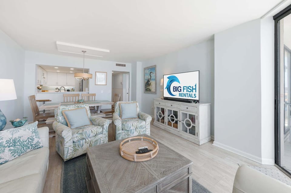 Amazing Living Room, Beautifully Decorated, Stunning Views🌊☀️
