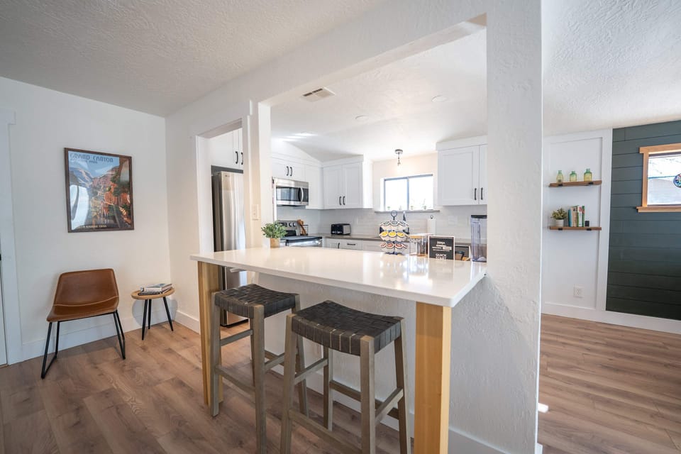 Addiional seating for 2 at the bar between the kitchen and living room