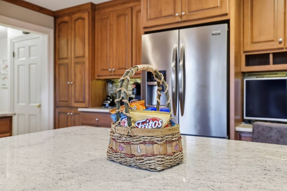 Fully stocked kitchen with everything you need: large double‑door fridge, Keurig + drip coffee, blender, toaster, microwave, dishwasher, and a spacious island. Enjoy snacks on arrival and a window-view sink that makes cooking feel easy.