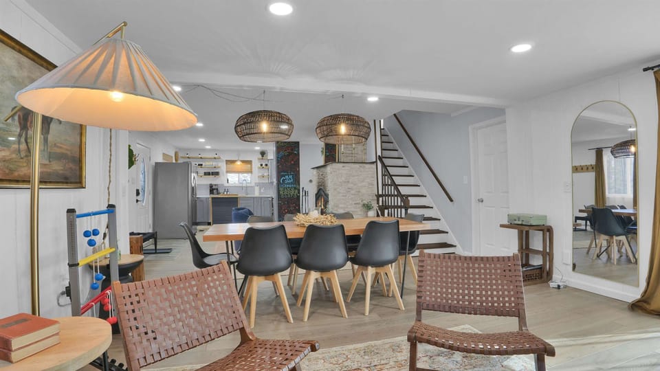 Open Dining Area Perfect for Group Gatherings