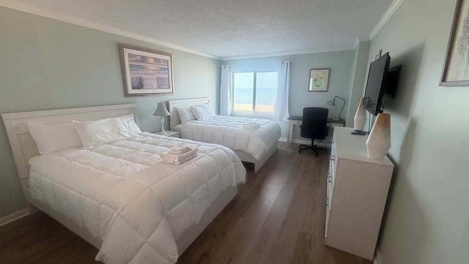 2nd Bedroom with Two queen size beds.