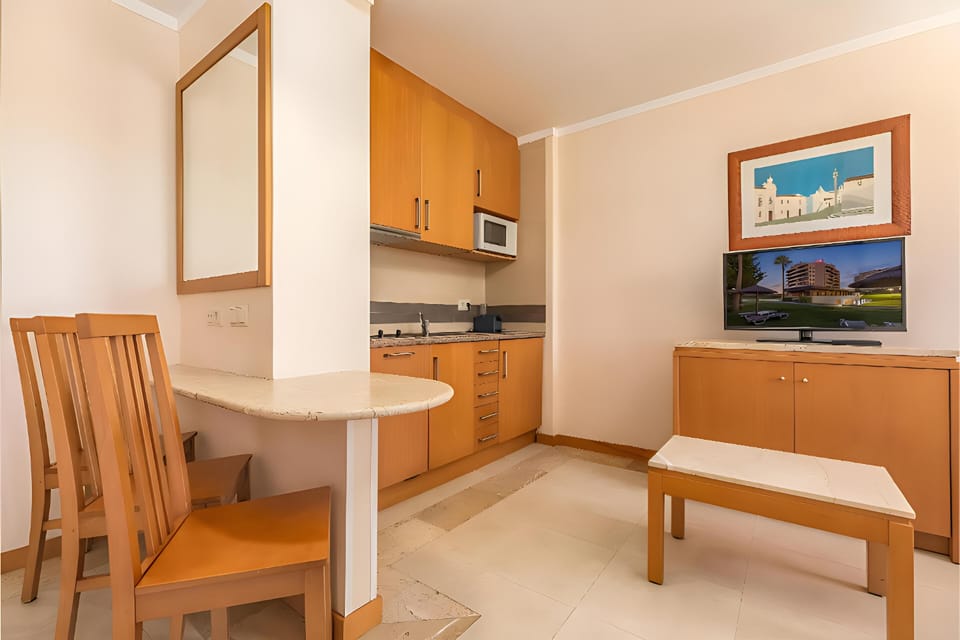 Suite Júnior - Partial sea view | Private kitchenette | Mini-fridge, microwave, stovetop, dishwasher