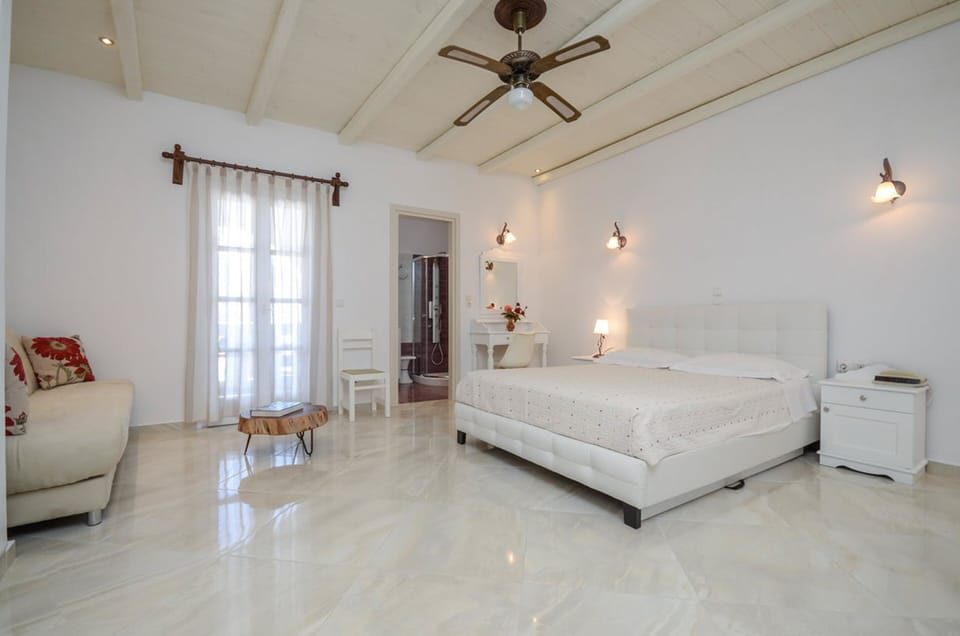 Studio Suite | In-room safe, desk, laptop workspace, soundproofing