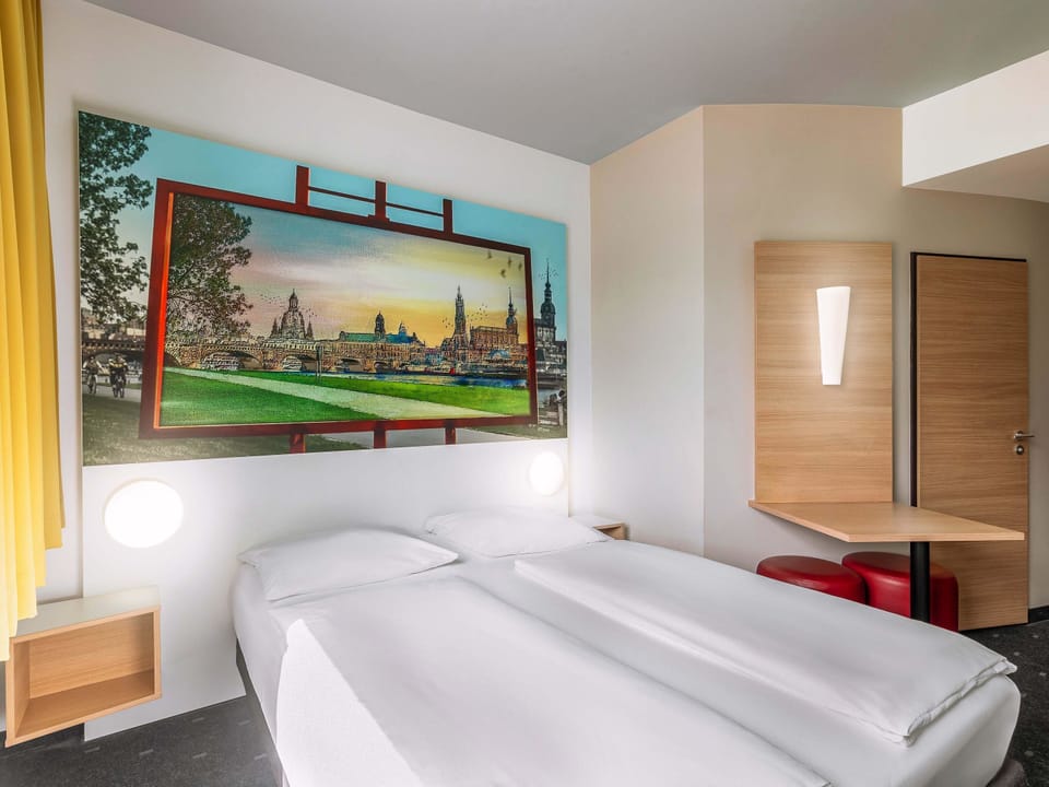 Double Room | Desk, soundproofing, WiFi (free), bed sheets
