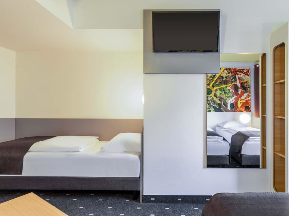 Triple Room | Desk, soundproofing, free WiFi, bed sheets