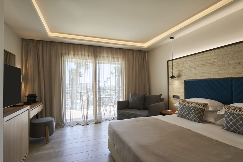 Premium Double Room Inland View | Free minibar, in-room safe, desk, blackout drapes