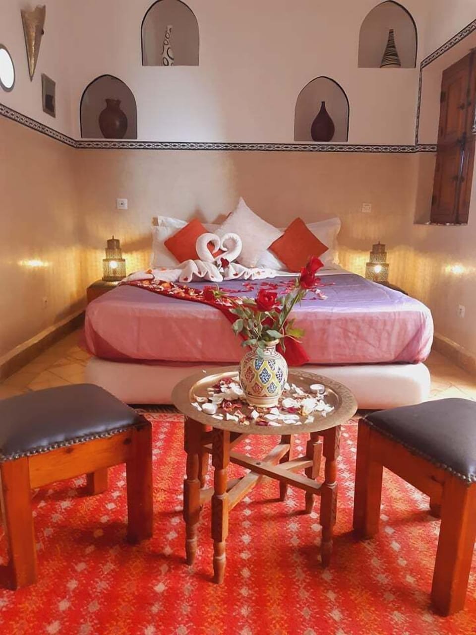 Exclusive Suite, Bathtub | Free WiFi, bed sheets