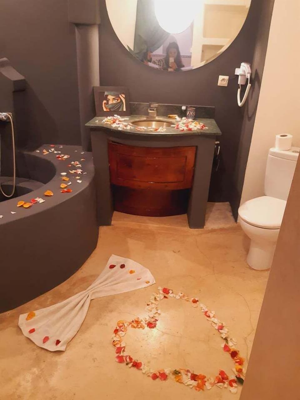 Exclusive Suite, Bathtub | Free WiFi, bed sheets