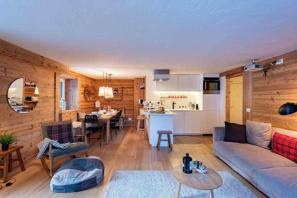 Family Apartment, Multiple Bedrooms (Casa Giardini in Dolonne) | Living area | 21-inch Smart TV with cable channels