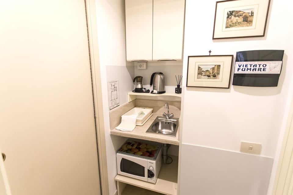 Comfort Double or Twin Room | Private kitchenette | Fridge, microwave, espresso maker, electric kettle