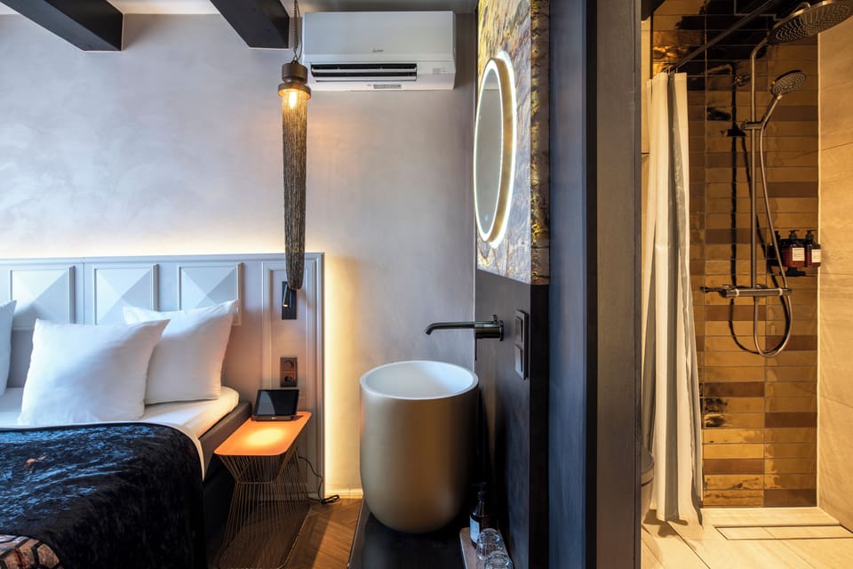 Standard Double Room | Minibar, in-room safe, desk, free WiFi