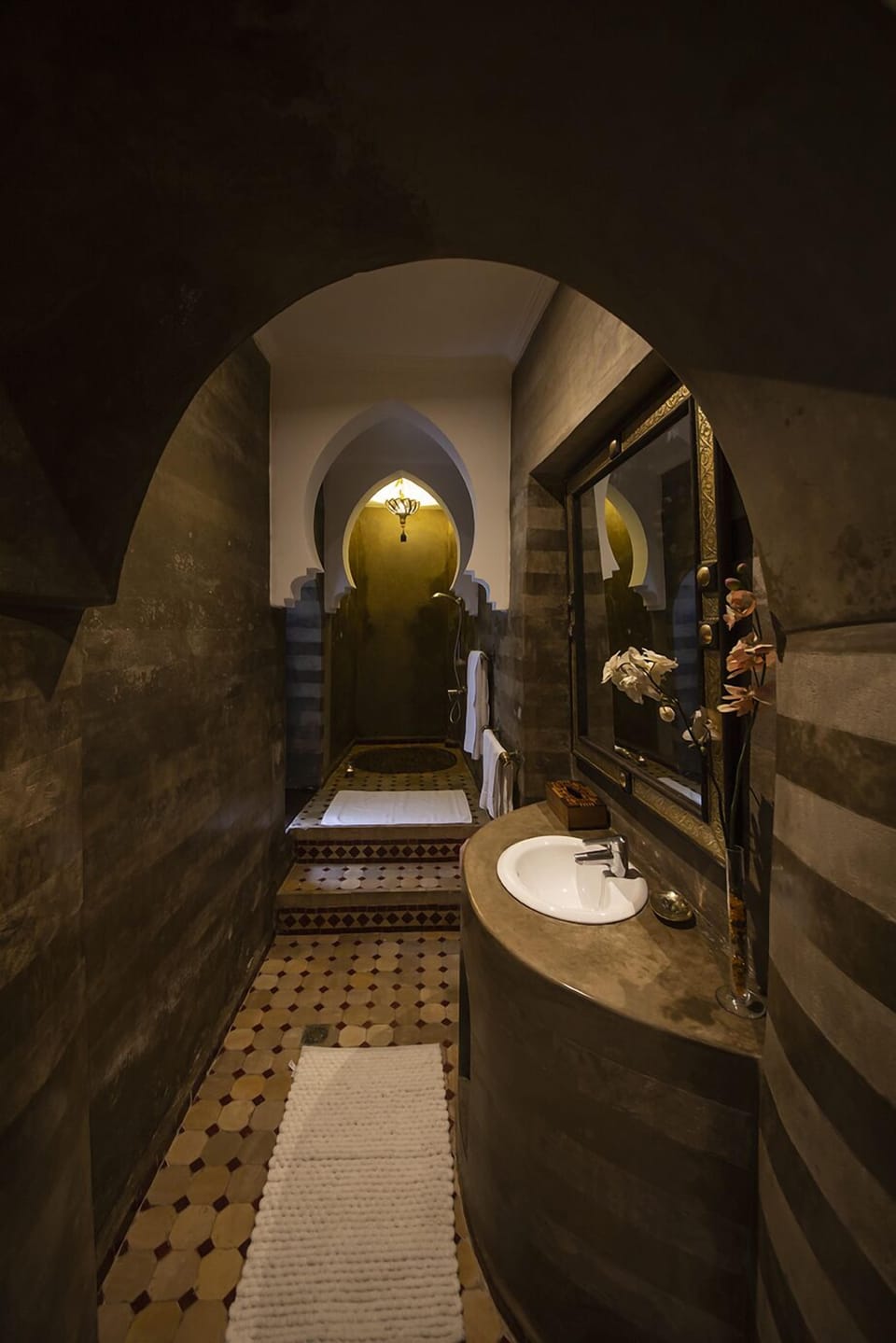 Superior Suite, 1 King Bed with Sofa bed (Fes) | Bathroom | Deep soaking tub, hair dryer, towels, soap