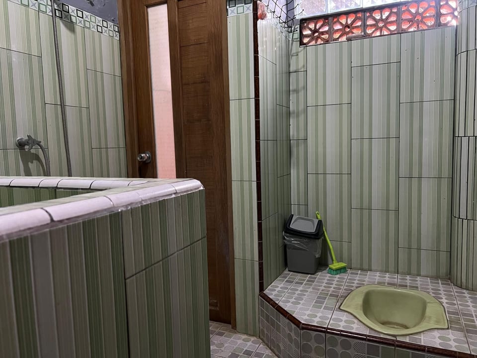 Family Room | Bathroom
