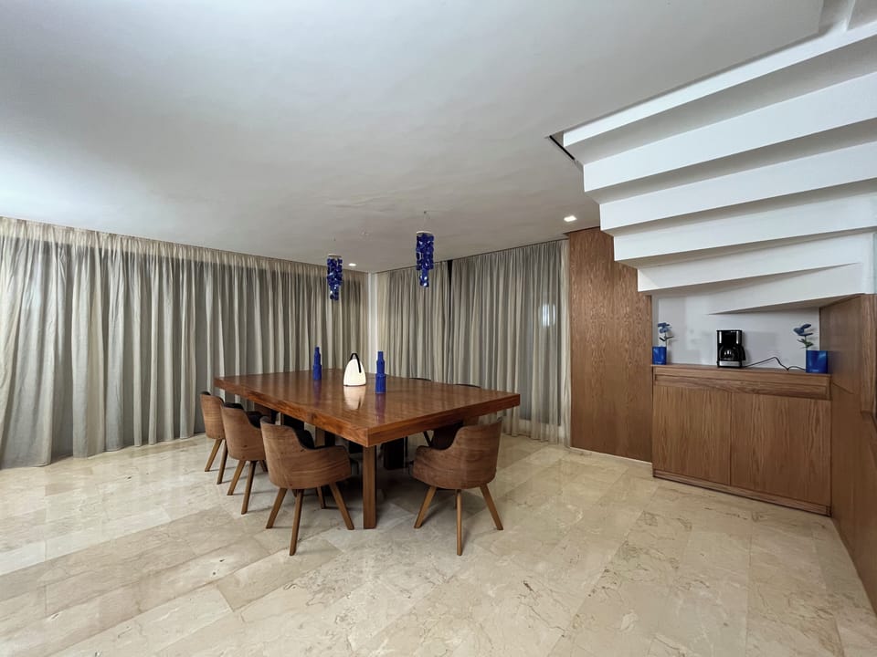 Deluxe Villa | Dining