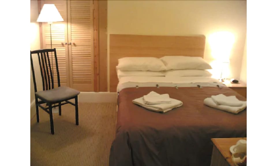 Desk, blackout drapes, iron/ironing board, free WiFi