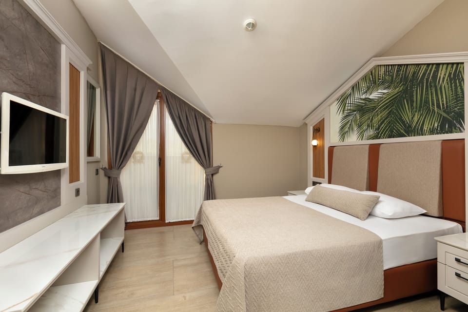 Main Building Standard Comfort Roof Room | Free minibar, in-room safe, free WiFi, bed sheets