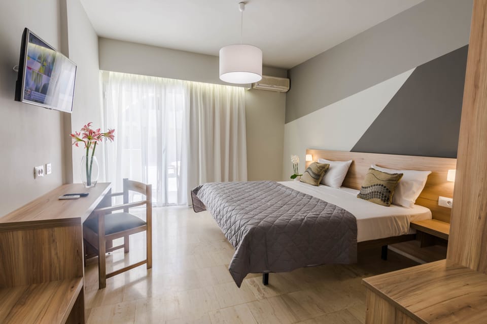Exotica Hotel Hotel in Kalamaki Main Road